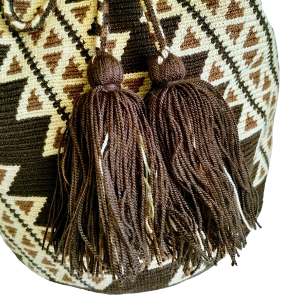 CHILA Large Crossbody Bag - Picture 5 of 12